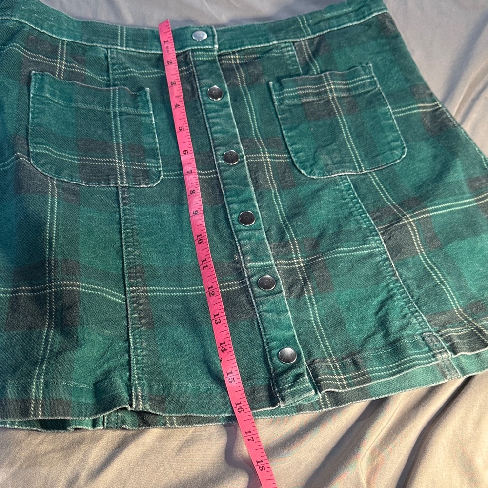 Urban Outfitters Green Plaid Button-Front Mini Skirt - Picture 3 of 6